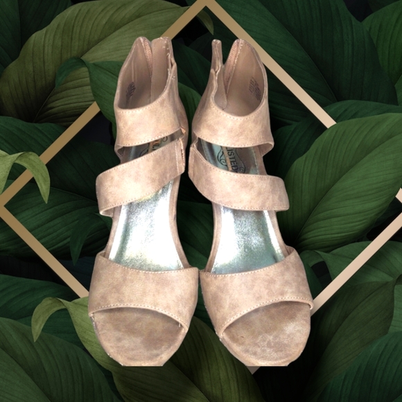 Kenneth Cole l beautiful high-heel strappy wedge heels - Picture 2 of 5